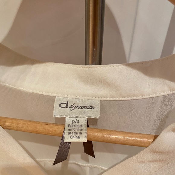 White Blouse from Dynamite, size MEDIUM, great condition. 👚 - Picture 3 of 4
